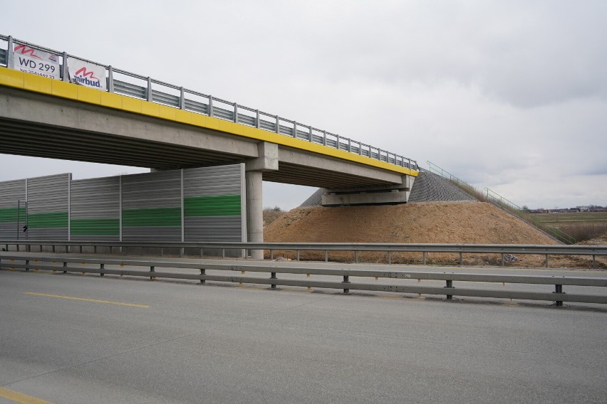 Budowa autostrady A1 między Kamieńskiem a Piotrkowem. Jak postępują prace? ZDJĘCIA
