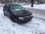 Droga Świdnica -Dzierżoniów zablokowana. Utrudnienia w kierunku Wrocławia. Dużo śniegu i wypadki na DW 382. Trudne warunki do soboty