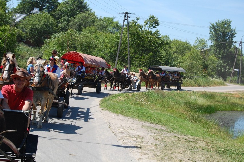 Parada wozów i bryczek