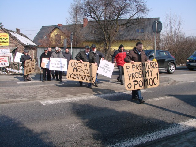 Protestujący chcą, aby droga S1 przechodziła właśnie przez miasto Oświęcim. To w znacznym stopniu ułatwi komunikację.