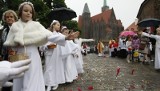 Kilkanaście tysięcy wrocławian przeszło w procesji z okazji Bożego Ciała (ZDJĘCIA)