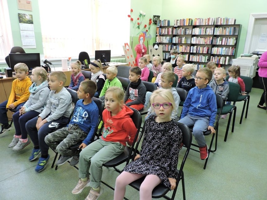 Wągrowiec.  Tydzień Zakazanych Książek w Powiatowej Bibliotece Publicznej w Wągrowcu. Przedszkolaki odwiedziły książnicę  