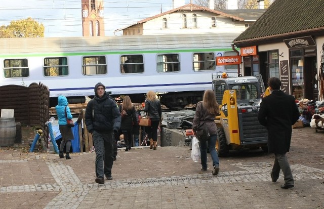 Udało się wynegocjować czasowe otwarcie tunelu, ale PKP podkreślały, że  ta decyzja... spowoduje opóźnienie prac. 
Teoretycznie remont powinien zakończyć się lada dzień. Co to jednak konkretnie oznacza, nikt nie jest w stanie określić.