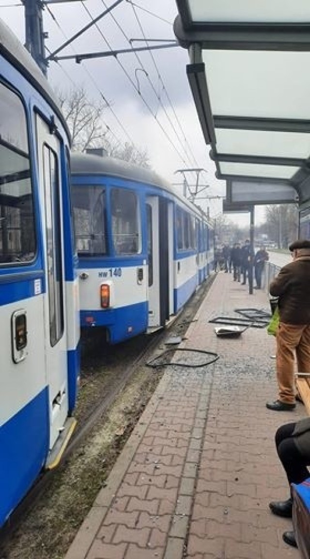 W środę w godzinach popołudniowych doszło do wybuchu w tramwaju linii 22 na al. Pokoju przy przystanku Dąbie.
