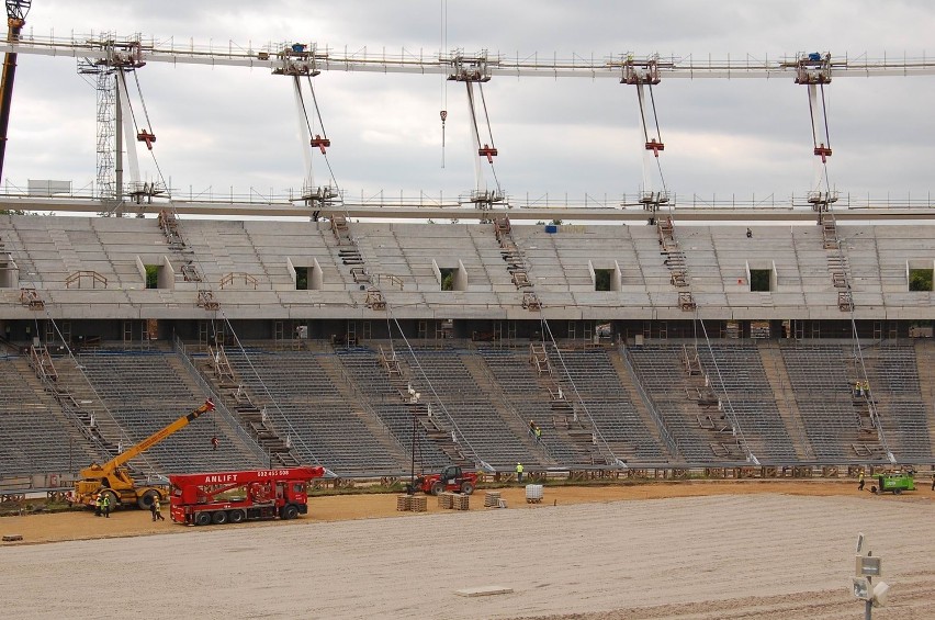 Montaż dachu na Stadionie Śląskim [ZDJĘCIA]