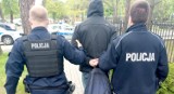 Akcja policji pod Warszawą. Mundurowi zatrzymali 25-latka, który zastraszał pracowników lokalu z kebabami