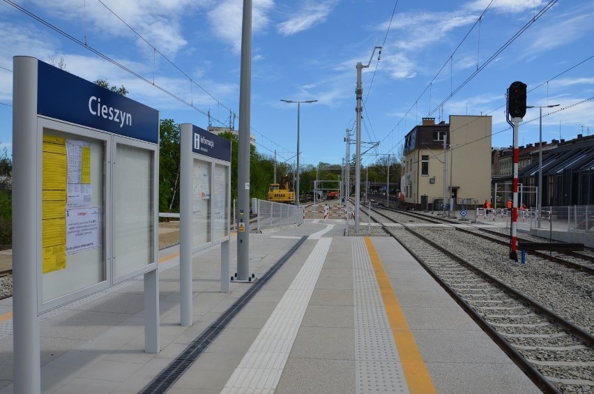 Stacja Cieszyn dostępniejsza dla podróżnych, postępują także prace na liniach