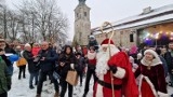 III Jarmark Bożonarodzeniowy w Hotelu Podklasztorze w Sulejowie. Św. Mikołaj przyleciał śmigłowcem, witały go tłumy ludzi. ZDJĘCIA, VIDEO