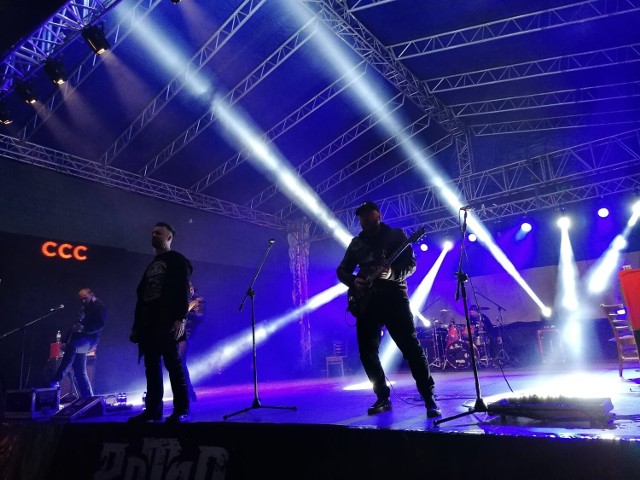 Charytatywny koncert na rzecz Ukrainy przyciągnął tłumy na jastrzębski plac im. WOŚP.