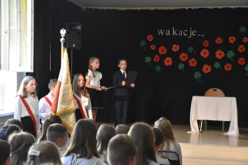 Ostatnie spotkanie w tym roku szkolnym w Szkole Podstawowej nr 3 w Wągrowcu. Zdjęcia z zakończenia roku szkolnego  