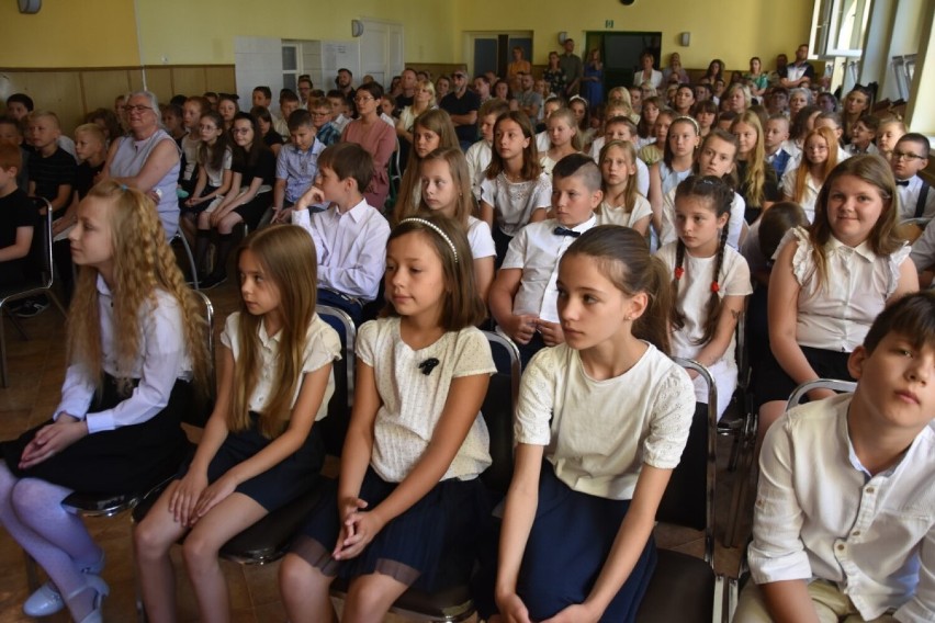 Ostatnie spotkanie w tym roku szkolnym w Szkole Podstawowej nr 3 w Wągrowcu. Zdjęcia z zakończenia roku szkolnego  