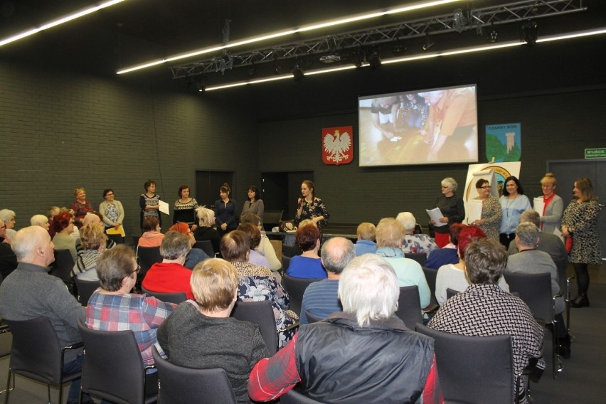 Czarny Bór: Kreatywni bibliotekarze i aktywni seniorzy w akcji