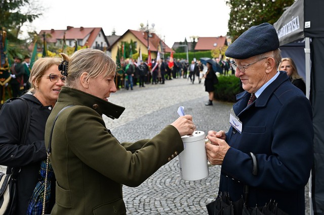 10 tys. zł zebrali wolontariusze domowego hospicjum w Bochni podczas ceremonii pogrzebowej w intencji byłego Starosty Bocheńskiego śp. Ludwika Węgrzyna