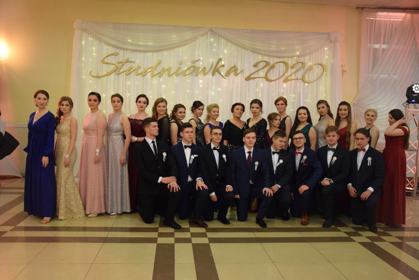 Studniówka 2020. Maturzyści z II Liceum Ogólnokształcącego w Suwałkach już po swoim wielkim balu (zdjęcia)