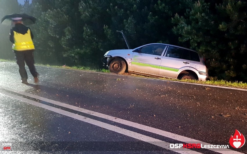 Wypadek w Muchówce pod Bochnią. Potrącenie mężczyzny i 7-letniego dziecka na drodze wojewódzkiej nr 966 