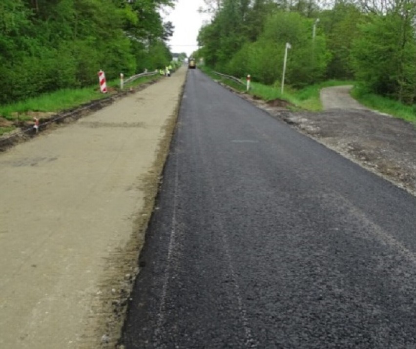 W 2020 i 2021 roku WZDW wyremontował dwa odcinki drogi 443 w miejscowości Grab