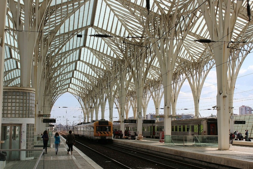 Gare do Oriente w Lizbonie to prawdziwy cud modernizmu....