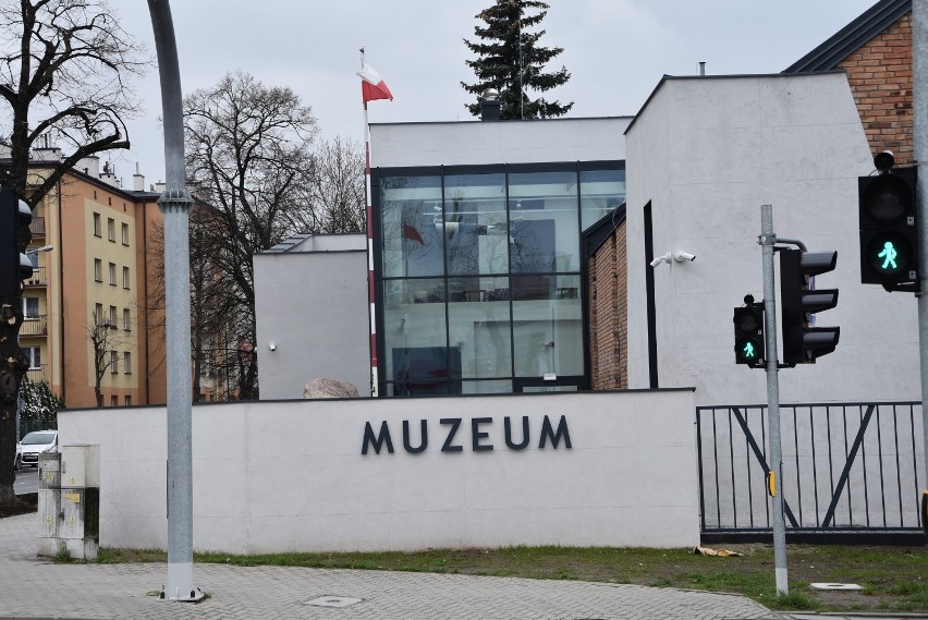 Nowe muzeum w Tarnowie. Jak wygląda od środka? Budowa Regionalnego Centrum Edukacji o Pamięci powinna się już zakończyć [ZDJĘCIA]