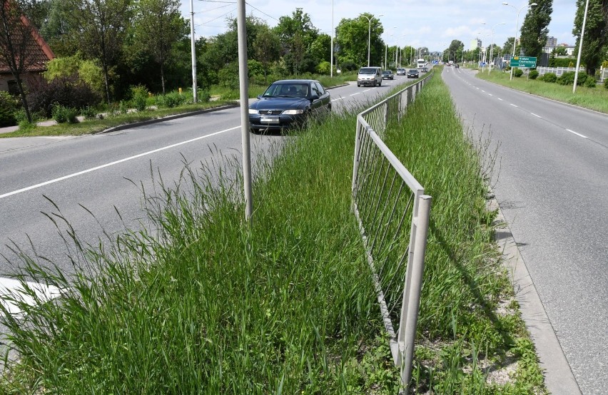 „Zielone” tereny pomiędzy jezdniami od ulicy Krakowskiej do...