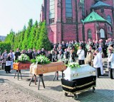 Piekary Śląskie: Mieszkańcy pożegnali ofiary rodzinnej tragedii przy Długosza