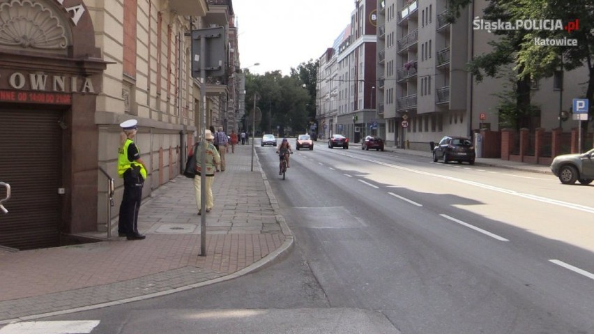 Akcja policji w Katowicach: 246 mandatów dla pieszych, 38 dla kierowcó, 10 dla rowerzystów