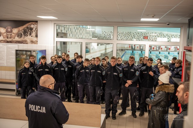 Uczniowie klas mundurowych o profilu policyjnym i bezpieczeństwa wewnętrznego Liceum Ogólnokształcącego z Zespołu Szkół Centrum Kształcenia Ustawicznego w Wojsławicach poznawali Akademię Policyjną w Szczytnie.