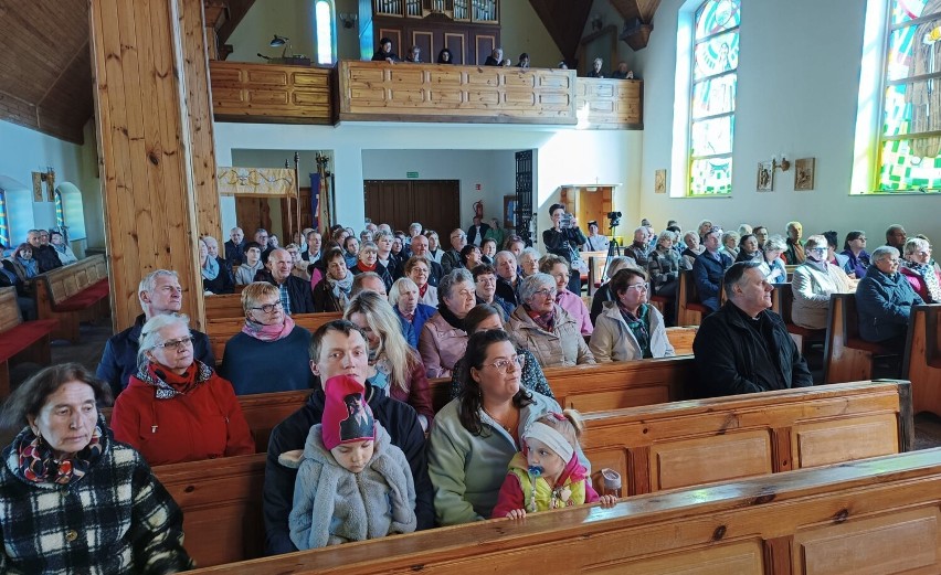 Koncert chóru w Kościele Miłosierdzia Bożego w Liniewie