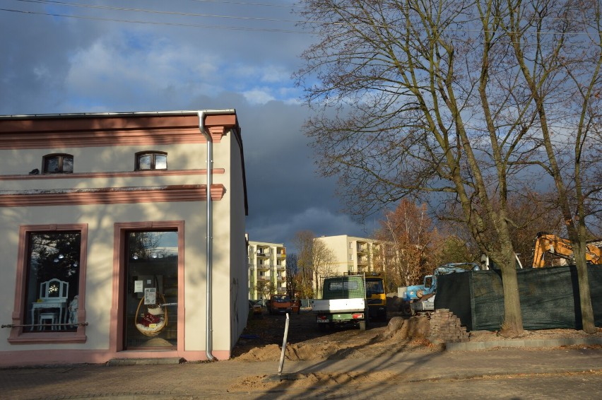 Nowy pasaż powstaje w centrum Zduńskiej Woli. Będą nowe...