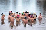 Gdzie morsować w Małopolsce? Oto najlepsze miejscówki. Tam lodowatych kąpieli zażywają i amatorzy, i prawdziwie zaprawieni w boju! [ZDJĘCIA]