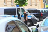Alarmy bombowe w Wielkopolsce: Policja i straż wokół urzędów