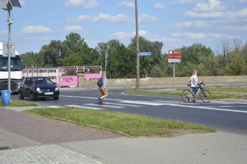 Głogów: Kiedy zbudują podziemne przejście na DK 12 przed mostem? Radna pyta prezydenta, a ten odpowiada