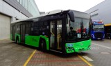 Nowoczesne autobusy hybrydowe Solaris w styczniu wyjadą na trasy MZK w Piotrkowie, pracownicy MZK i ZDiUM oglądali je w fabryce