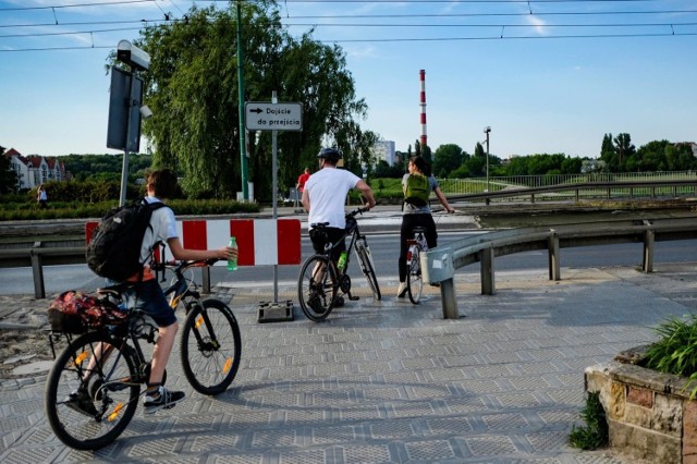 Przejście na ulicy Estkowskiego od 30 lipca jest zamknięte. Miasto argumentuje to względami bezpieczeństwa.