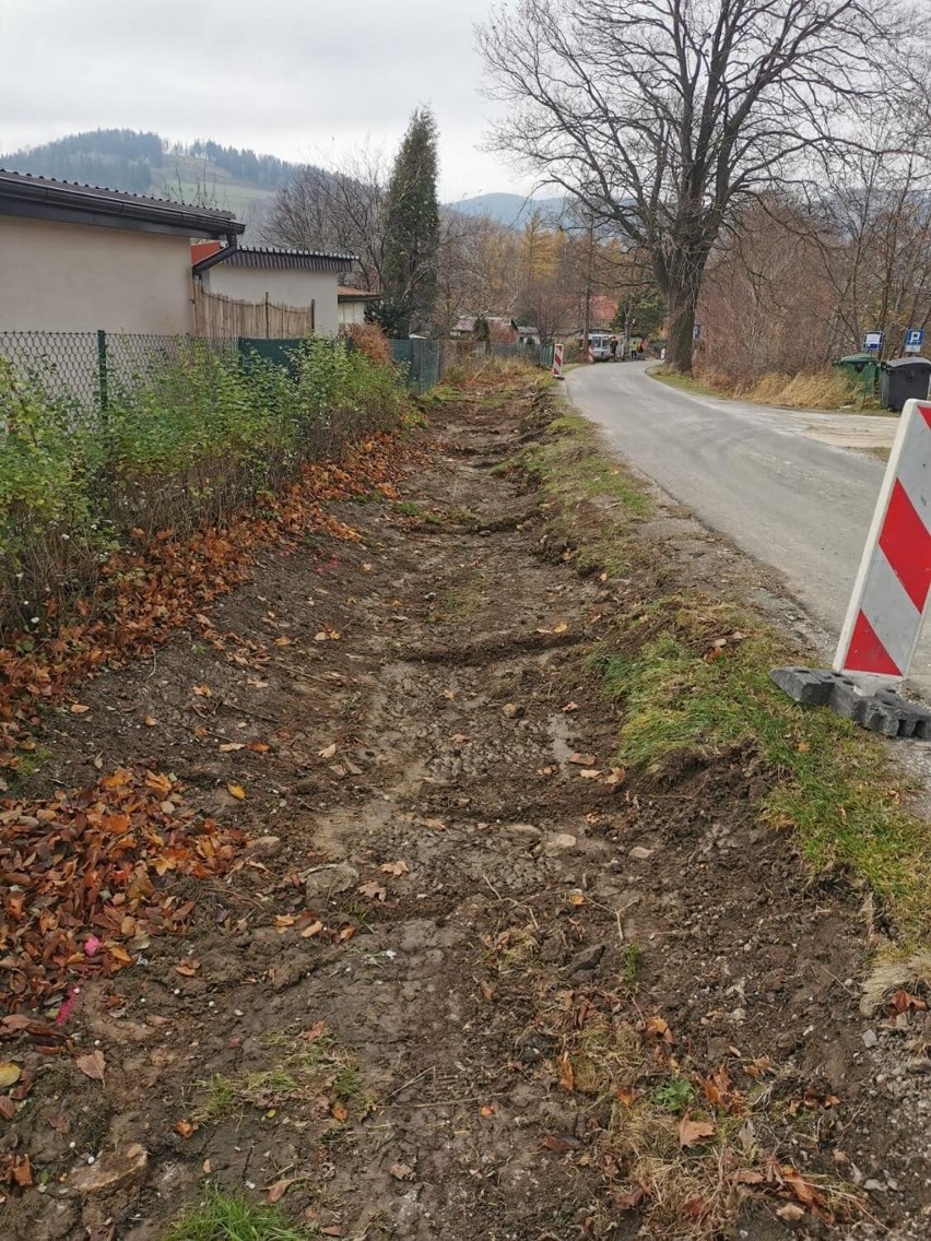 Stronie Śląskie. Trwa budowa chodnika przy ulicy Sudeckiej