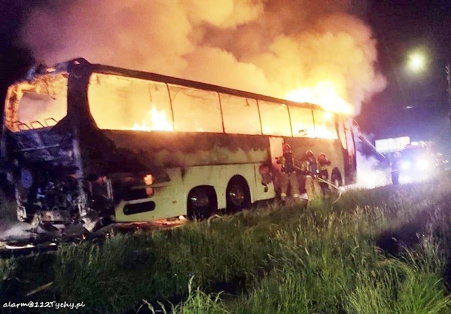 Pożar autobusu w Imielinie nastąpił z powodu zwarcia instalacji elektrycznej.

Zobacz kolejne zdjęcia. Przesuwaj zdjęcia w prawo - naciśnij strzałkę lub przycisk NASTĘPNE