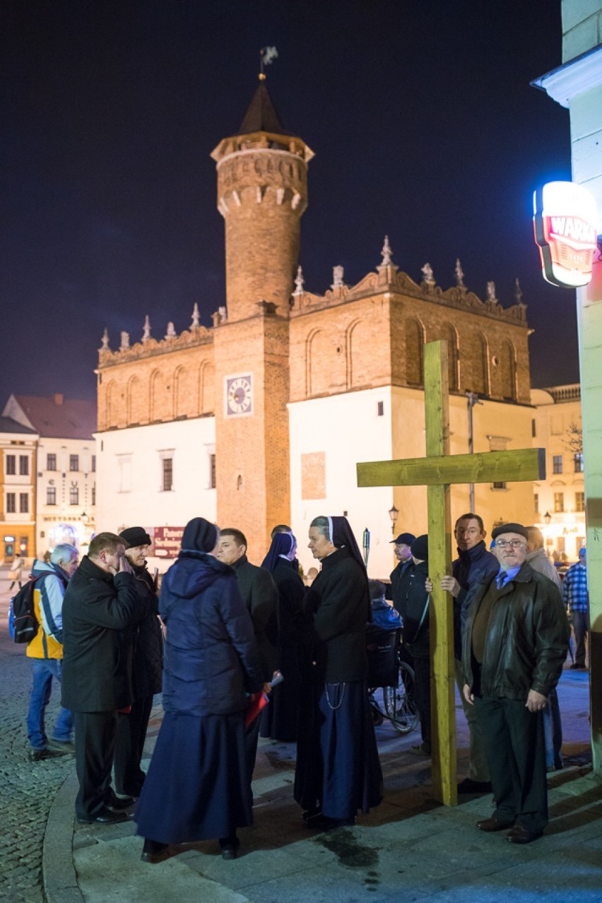 Droga Krzyżowa przeszła ulicami Tarnowa [ZDJĘCIA]