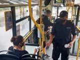 Kontrole w autobusach MPK. Policjanci sprawdzali czy pasażerowie mają maseczki 