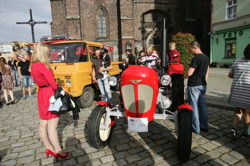 Zlot starych samochodów w Chojnowie (ZDJĘCIA)