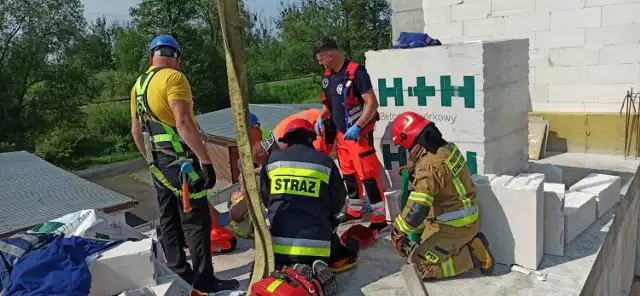 Dwie osoby zostały poszkodowane w wypadku, do jakiego doszło w piątek na budowie w Hajnówce