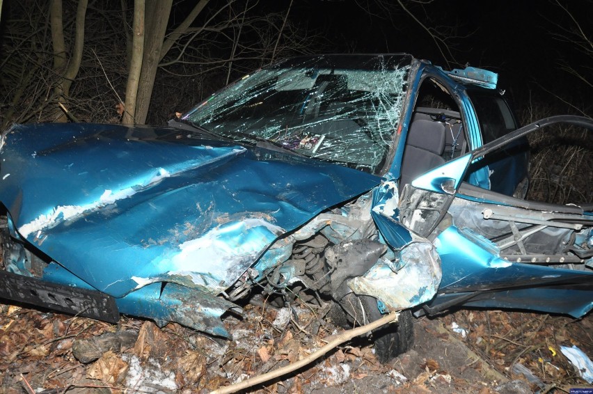 Wypadek w Leśnicy. Ranny został 25-letni kierowca