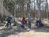 Nowe trasy rowerowe w Solcu Kujawskim zostały uroczyście otwarte. Na rowerzystów czekają hopki, gapy, stoliki, górki i kamienie [zdjęcia]