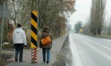 Słupy na chodniku w Pikutkowie zostaną przesunięte!