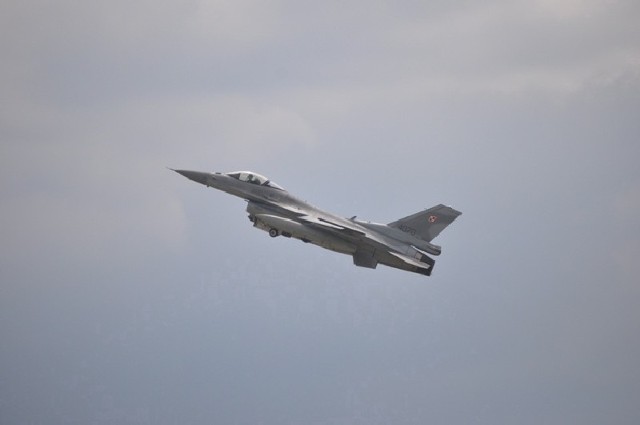 W rozpoczętych właśnie polsko-amerykańskich ćwiczeniach biorą udział m.in. samoloty F-16 Jastrząb stacjonujące w Łasku.