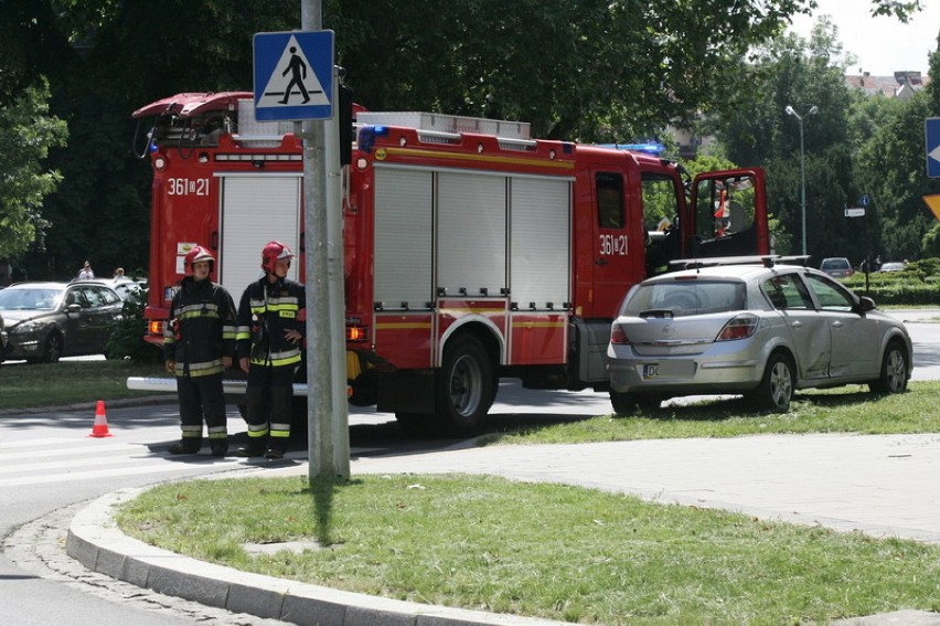 Wypadek na ulicy Skarbka w Legnicy (ZDJĘCIA)