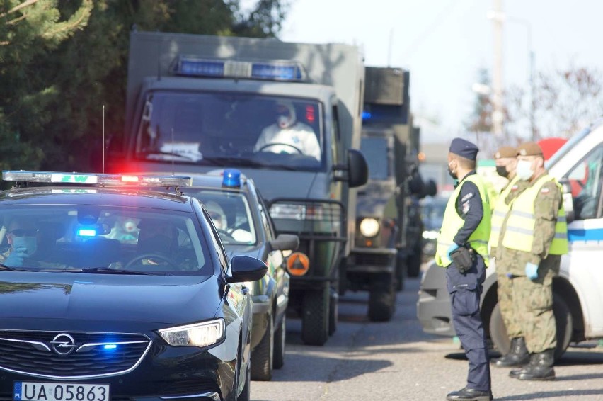 Rok pandemii koronawirusa w Polsce. Tak wyglądało to w...