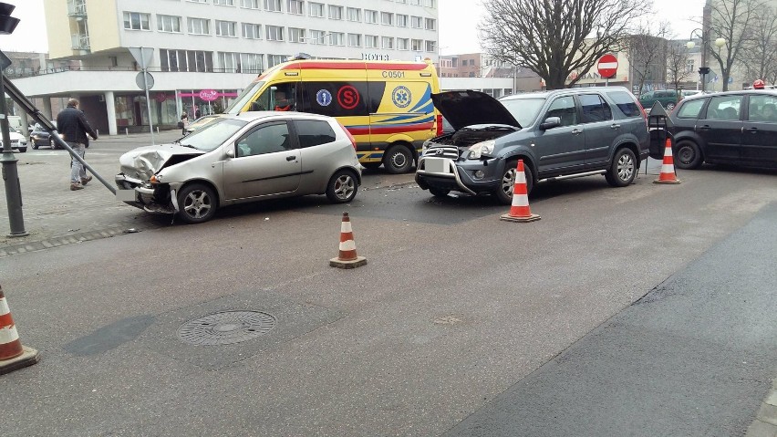 Wypadek na skrzyżowaniu ulic Kościuszki - Pułaskiego we Włocławku [zdjęcia]