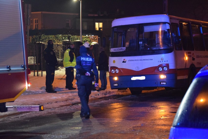 W centrum Skierniewic zapalił się autobus. Interweniowały dwie jednostki straży