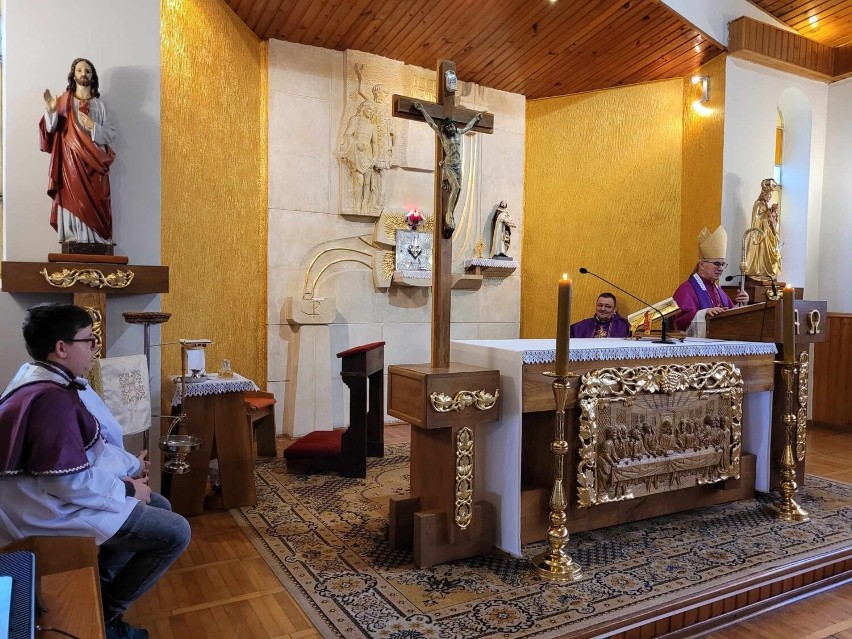 Ks. biskup Jan Wątroba w tarnowieckiej parafii. Zobaczcie zdjęcia z wizytacji kanonicznej i bierzmowania