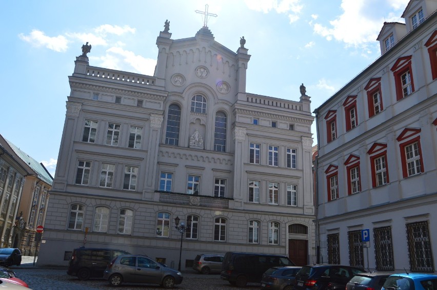 Klasycystyczny budynek przy pl. Solnym został zbudowany w...