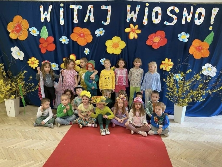 Pierwszy dzień wiosny w Przedszkolu Samorządowym nr 5 w Kielcach. Był pokaz mody na czerwonym dywanie!